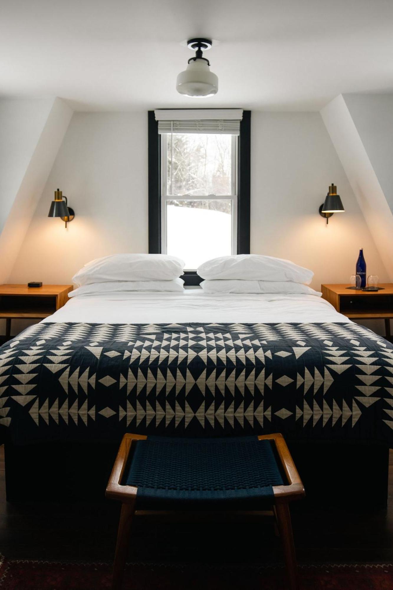 Eastwind Hotel Уиндъм Екстериор снимка